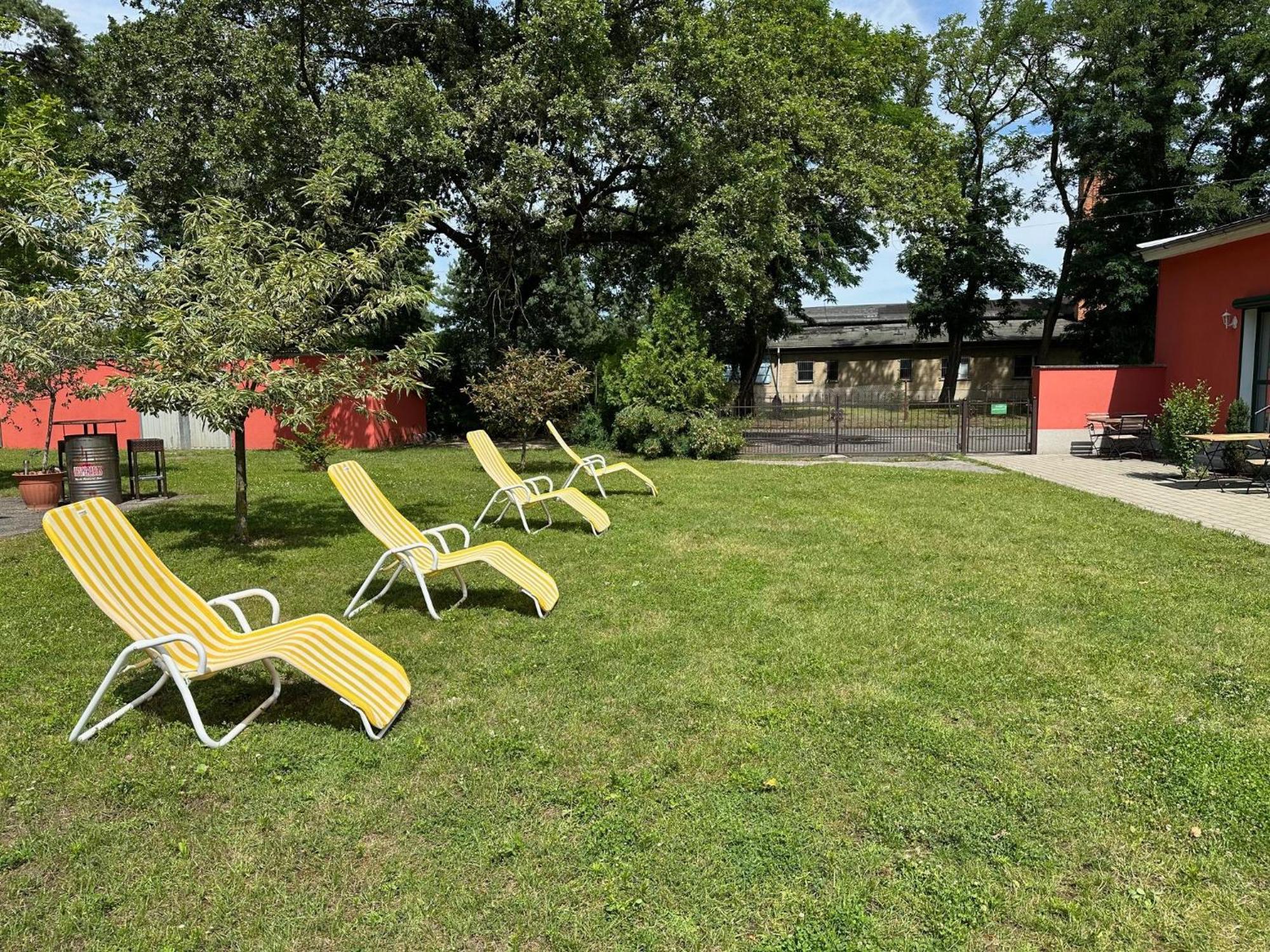 Bed & Breakfast Am Waldguertel Forst  Extérieur photo