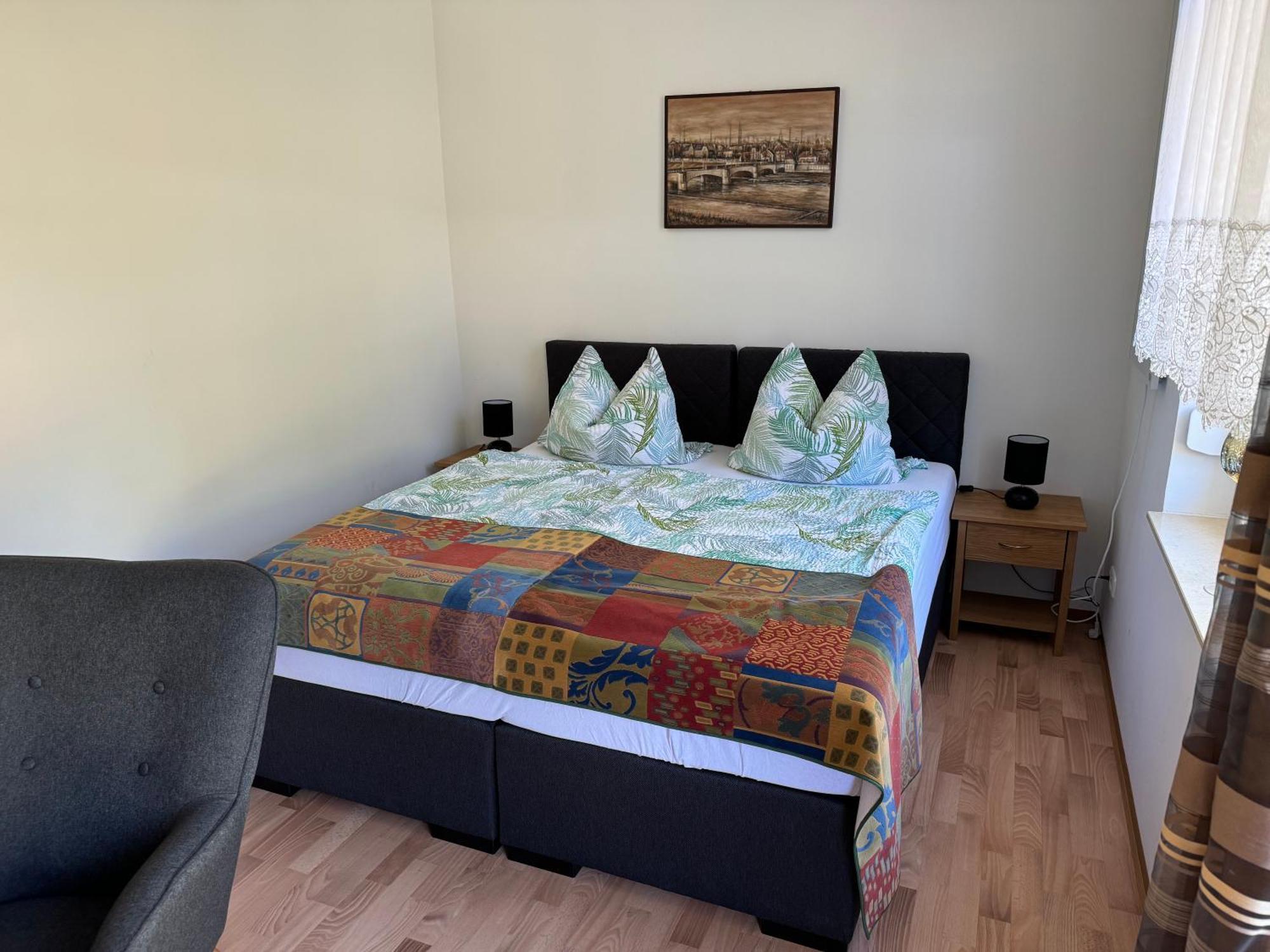 Bed & Breakfast Am Waldguertel Forst  Extérieur photo