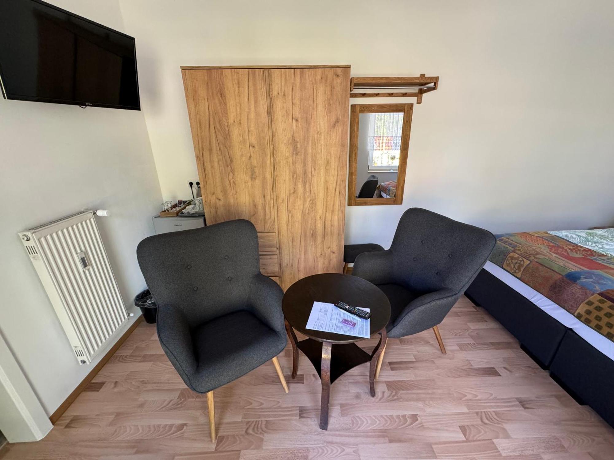 Bed & Breakfast Am Waldguertel Forst  Extérieur photo
