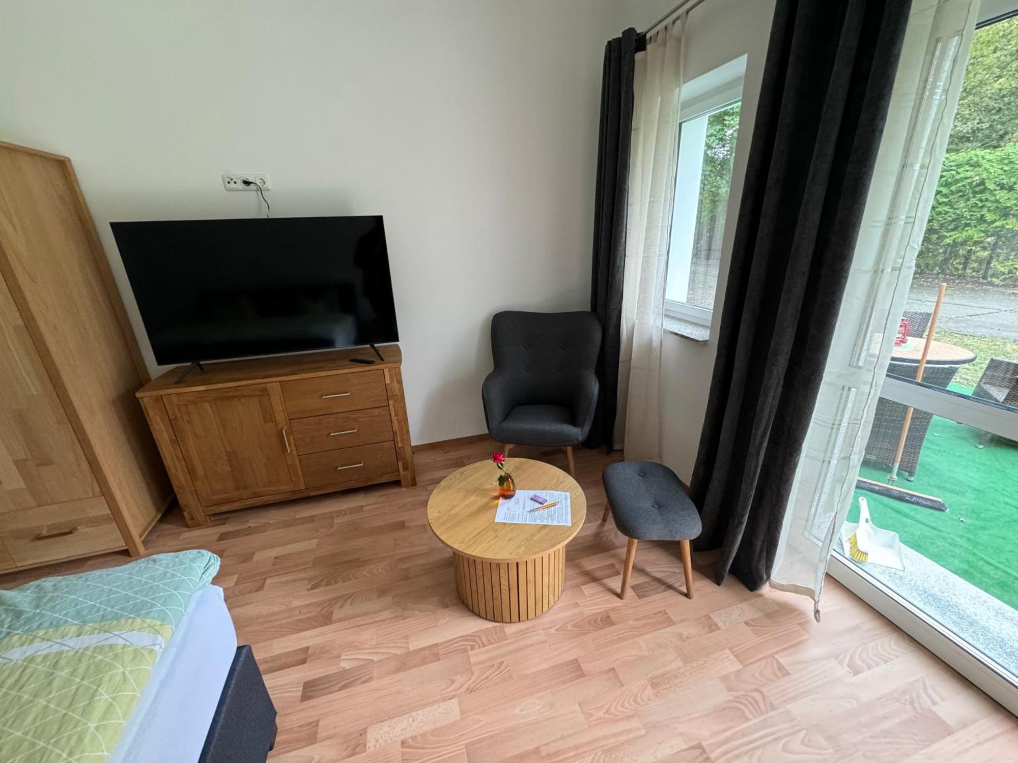 Bed & Breakfast Am Waldguertel Forst  Extérieur photo