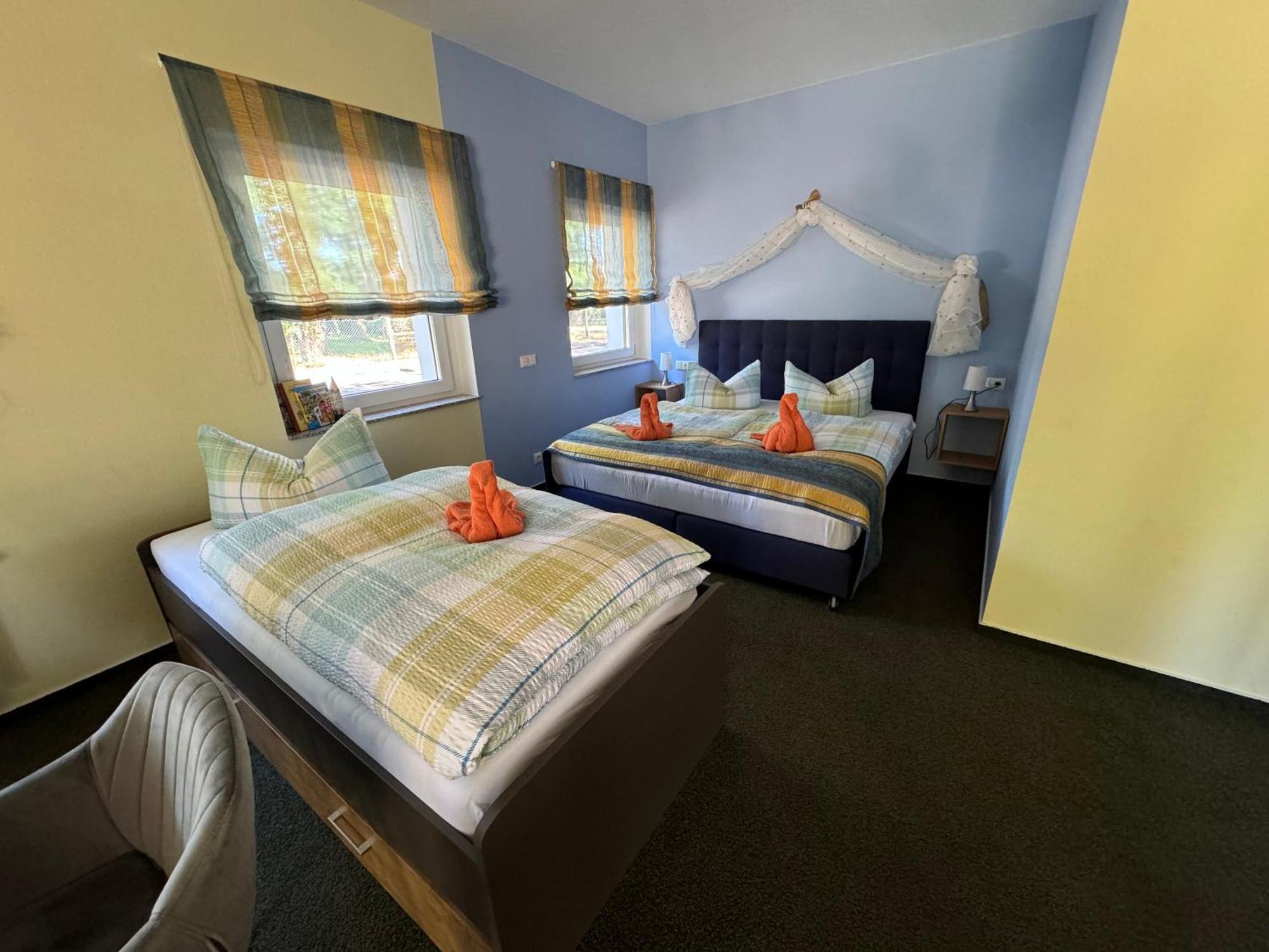 Bed & Breakfast Am Waldguertel Forst  Extérieur photo